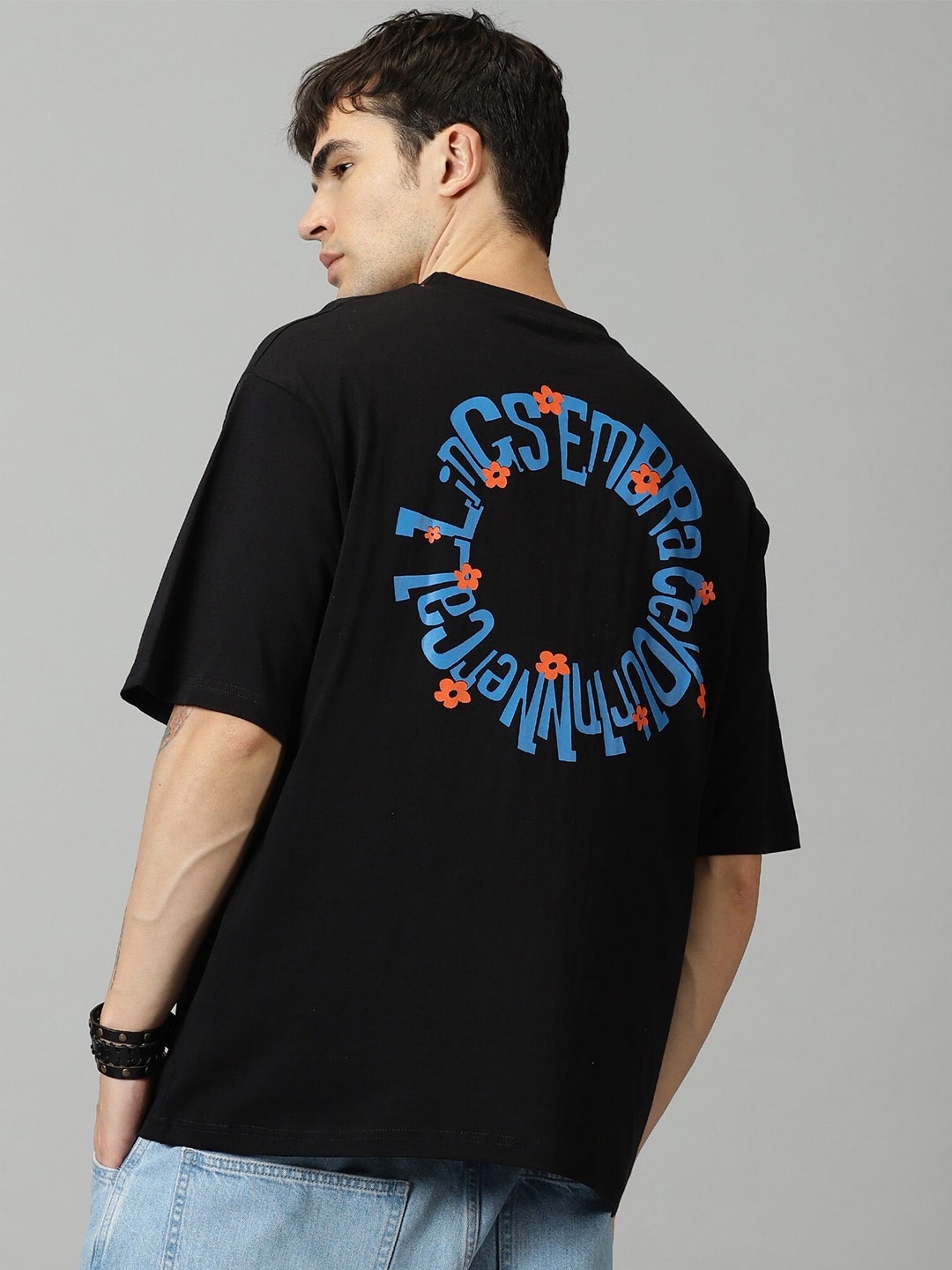 THE HOLLANDER Typography Printed Drop-Shoulder Sleeves Oversized Cotton T-shirt, Black
THE HOLLANDER Typography Printed Drop-Shoulder Sleeves Oversized Cotton T-shirt, Black