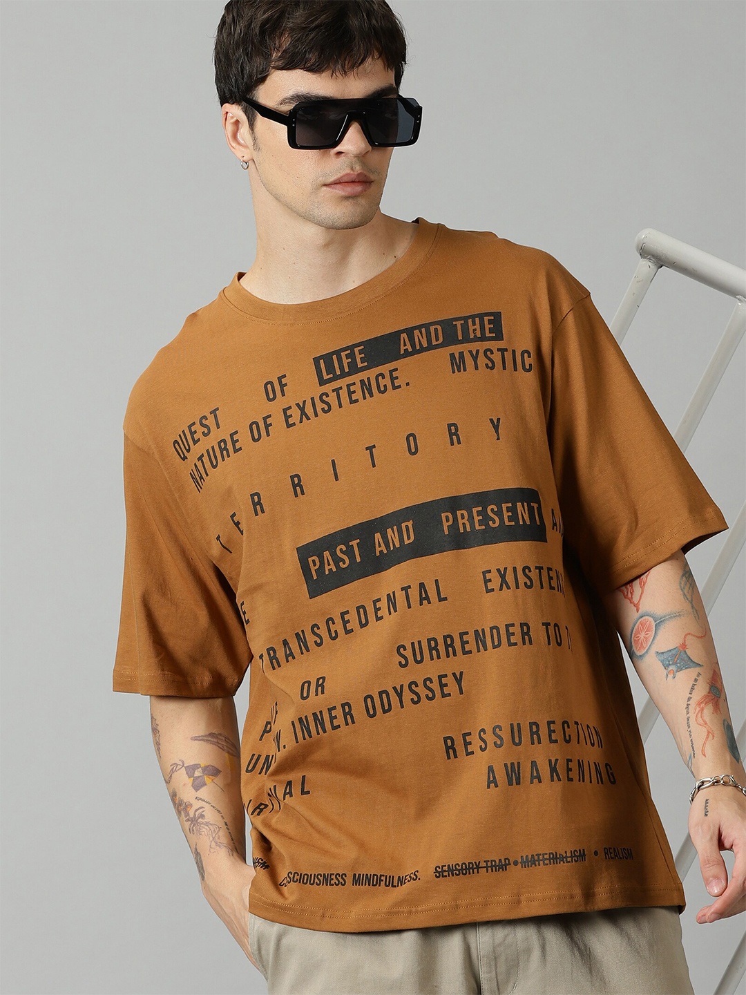 THE HOLLANDER Typography Printed Drop-Shoulder Sleeves Oversized Fit Cotton T-Shirt, Brown
THE HOLLANDER Typography Printed Drop-Shoulder Sleeves Oversized Fit Cotton T-Shirt, Brown