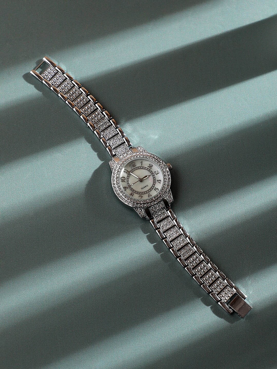 HAUTE SAUCE by Campus Sutra Women Embellished Stainless Steel Bracelet Style Straps Watch, Silver
HAUTE SAUCE by Campus Sutra Women Embellished Stainless Steel Bracelet Style Straps Watch, Silver