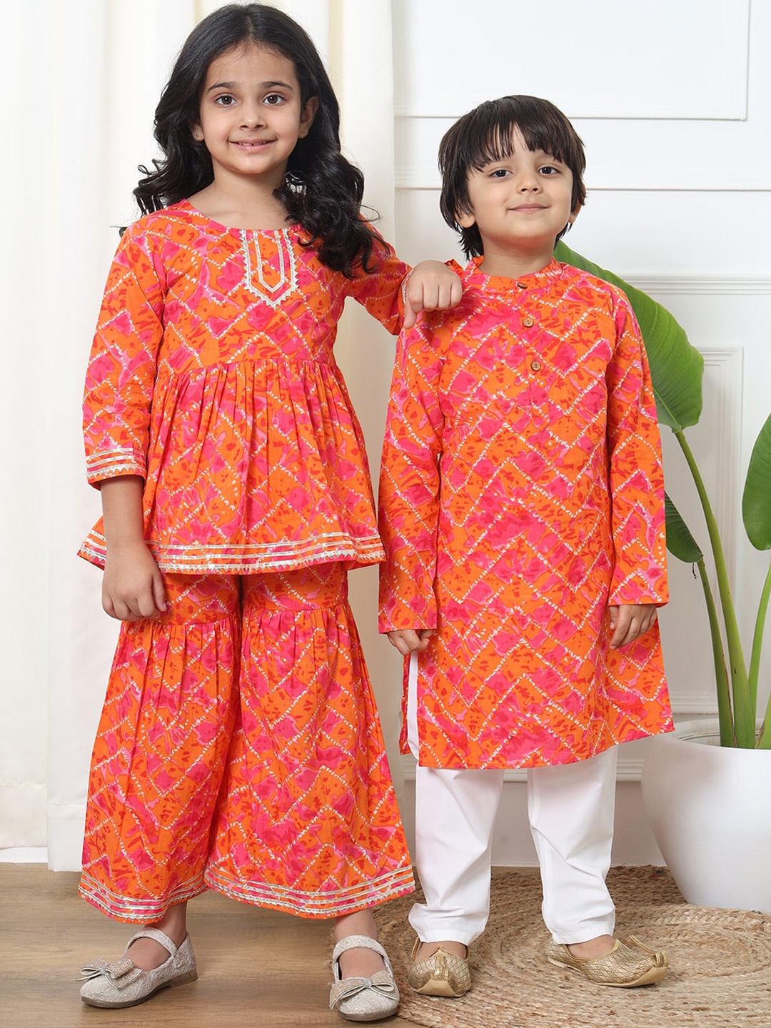 Readiprint Boys Bandhani Printed Mandarin Collar Pure Cotton Kurta with Pyjamas, Orange
Readiprint Boys Bandhani Printed Mandarin Collar Pure Cotton Kurta with Pyjamas, Orange