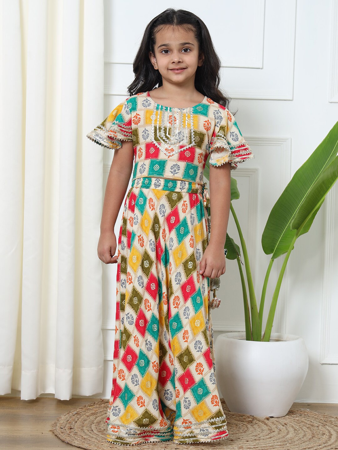 Readiprint Girls Printed Flared Sleeve Gotta Patti Ready to Wear Lehenga & Blouse, Cream
Readiprint Girls Printed Flared Sleeve Gotta Patti Ready to Wear Lehenga & Blouse, Cream