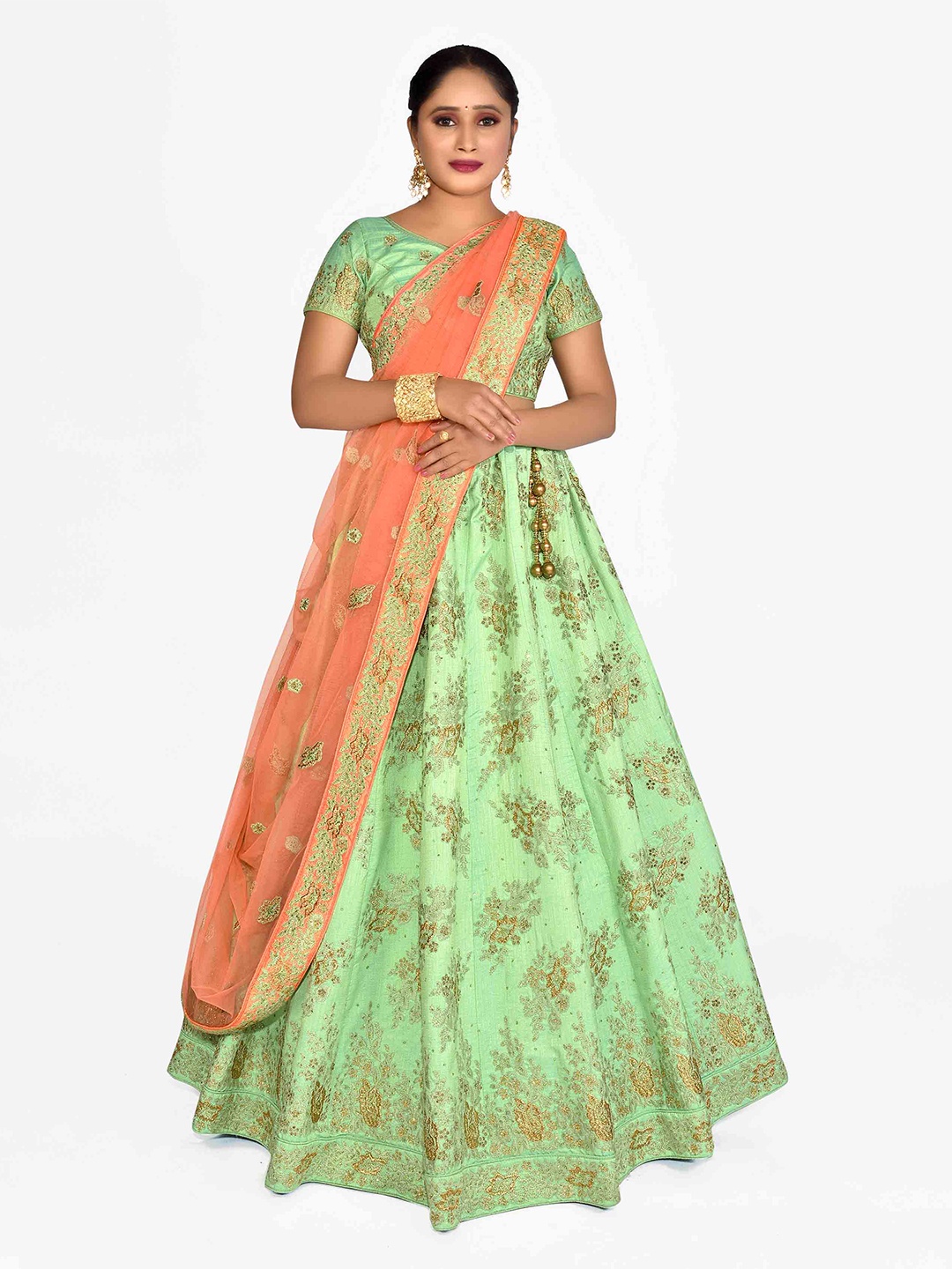 HALFSAREE STUDIO Ethnic Motifs Embroidered Semi-Stitched Lehenga & Unstitched Blouse, Green
HALFSAREE STUDIO Ethnic Motifs Embroidered Semi-Stitched Lehenga & Unstitched Blouse, Green