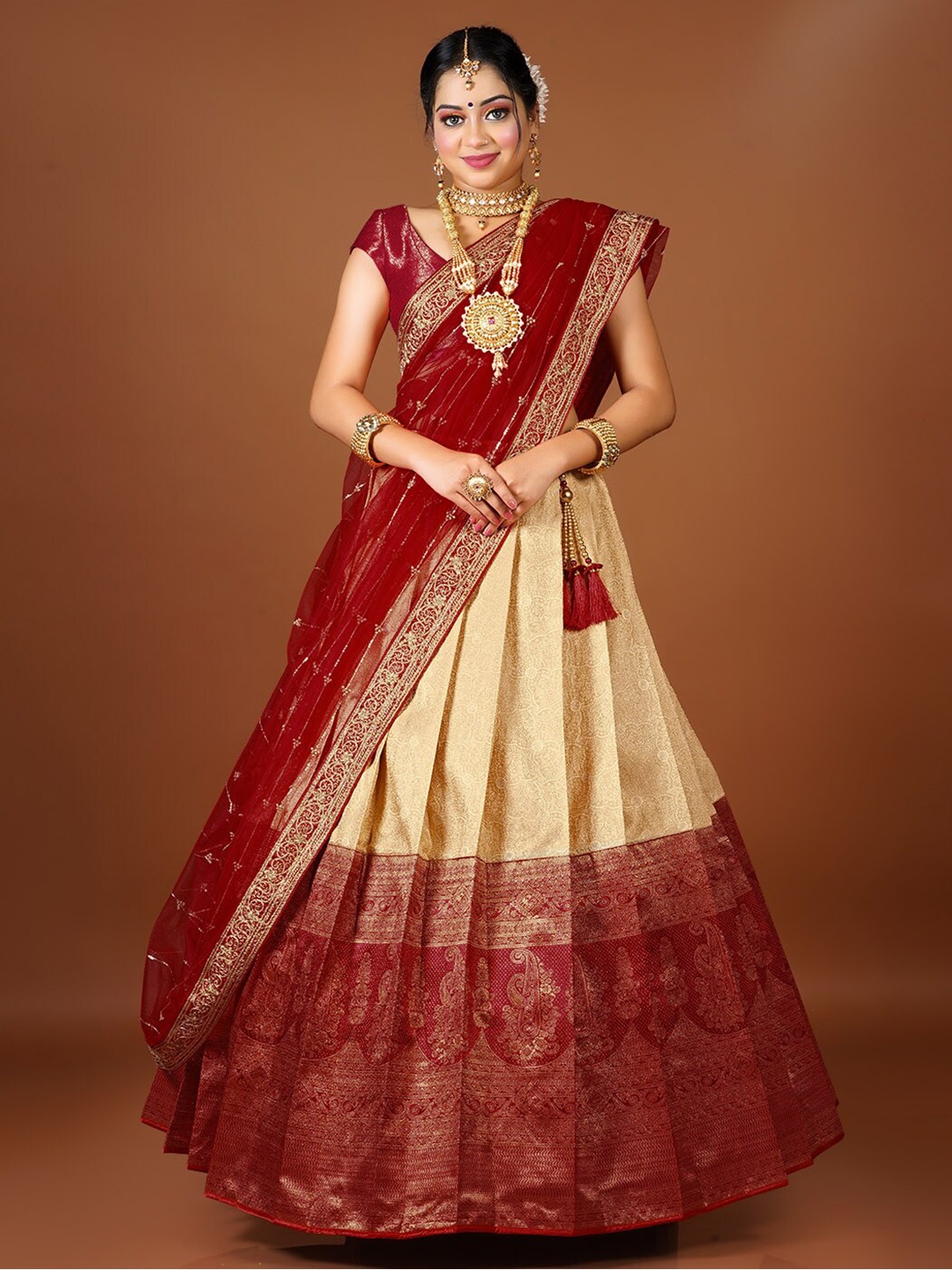 HALFSAREE STUDIO Woven Design Semi-Stitched Lehenga & Unstitched Blouse With Dupatta, Red
HALFSAREE STUDIO Woven Design Semi-Stitched Lehenga & Unstitched Blouse With Dupatta, Red