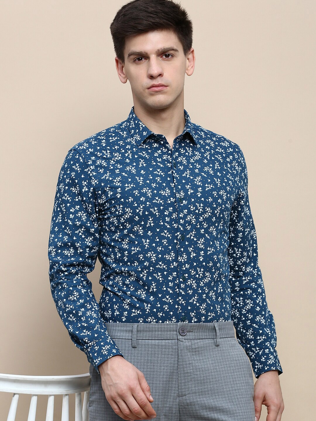 INVICTUS Standard Slim Fit Floral Opaque Floral Printed Cotton Casual Shirt, Navy blue
INVICTUS Standard Slim Fit Floral Opaque Floral Printed Cotton Casual Shirt, Navy blue