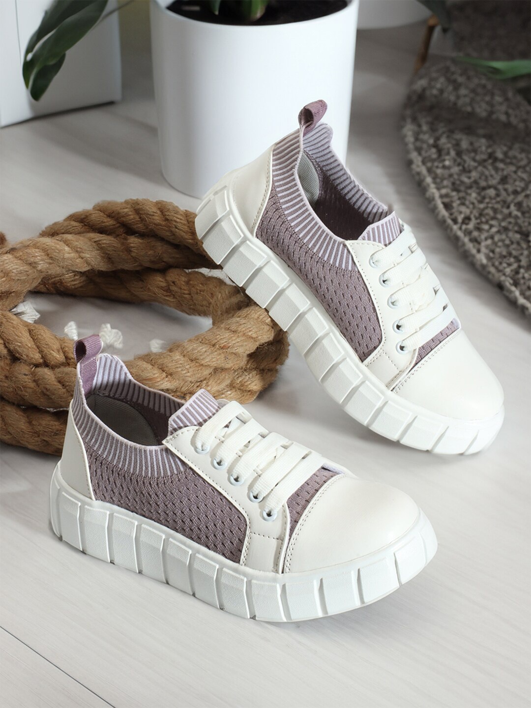 The Roadster Lifestyle Co. Women Black & Purple Colourblocked Lightweight Sneakers, White
The Roadster Lifestyle Co. Women Black & Purple Colourblocked Lightweight Sneakers, White