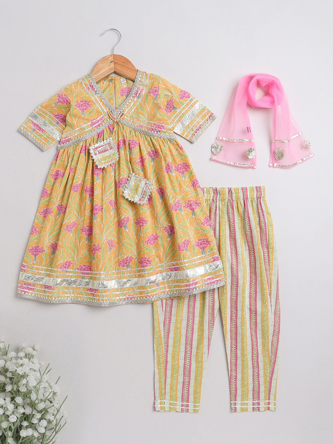 The Magic Wand Girls Floral Printed Empire Pure Cotton Kurta & Trousers With Dupatta, Yellow
The Magic Wand Girls Floral Printed Empire Pure Cotton Kurta & Trousers With Dupatta, Yellow
