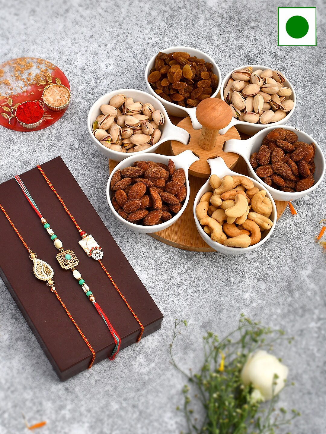 Aapno Rajasthan Dryfruits And Platter With Rakhi 600gms, Red