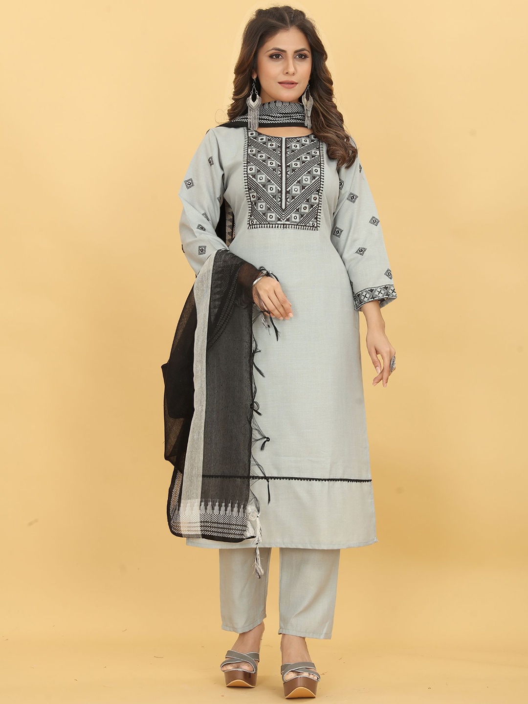KALINI Ethnic Motifs Embroidered Regular Mirror Work Kurta with Trousers & Dupatta, Grey
KALINI Ethnic Motifs Embroidered Regular Mirror Work Kurta with Trousers & Dupatta, Grey