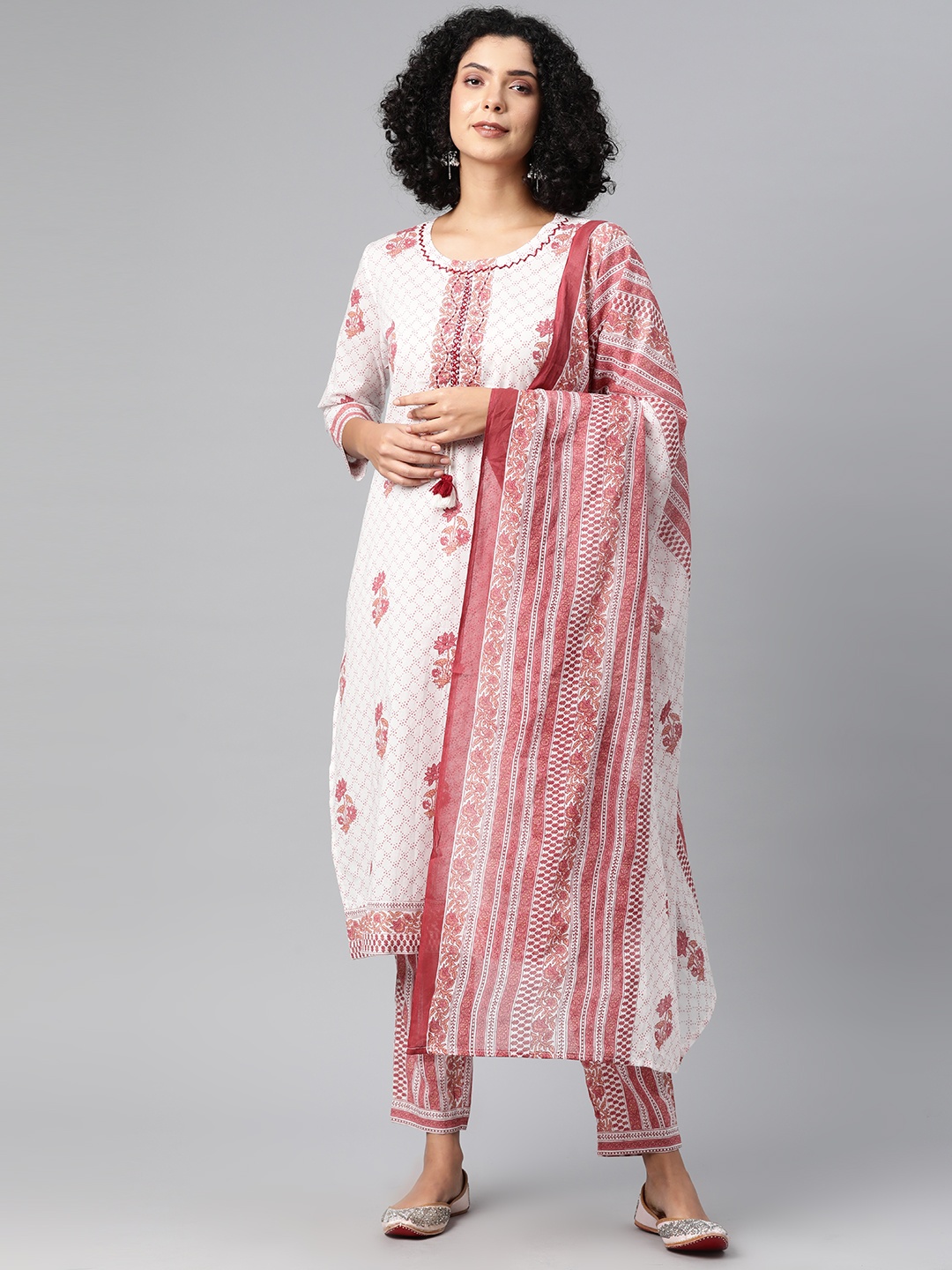 Readiprint Floral Printed Thread Work Pure Cotton Kurta with Trousers & Dupatta, Pink
Readiprint Floral Printed Thread Work Pure Cotton Kurta with Trousers & Dupatta, Pink