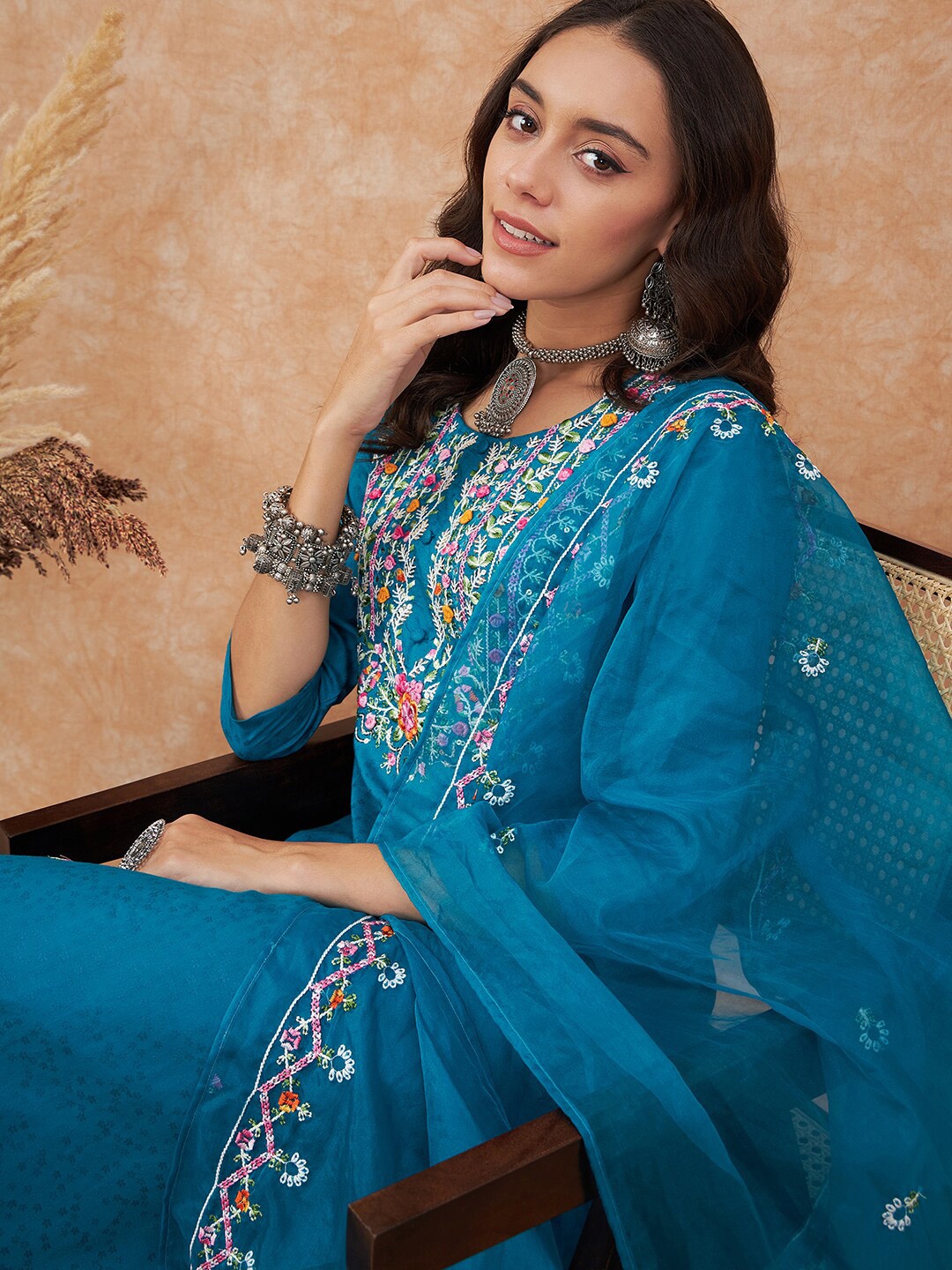Sangria Ethnic Motifs Embroidered Straight Kurta With Trouser & Dupatta, Turquoise blue
Sangria Ethnic Motifs Embroidered Straight Kurta With Trouser & Dupatta, Turquoise blue