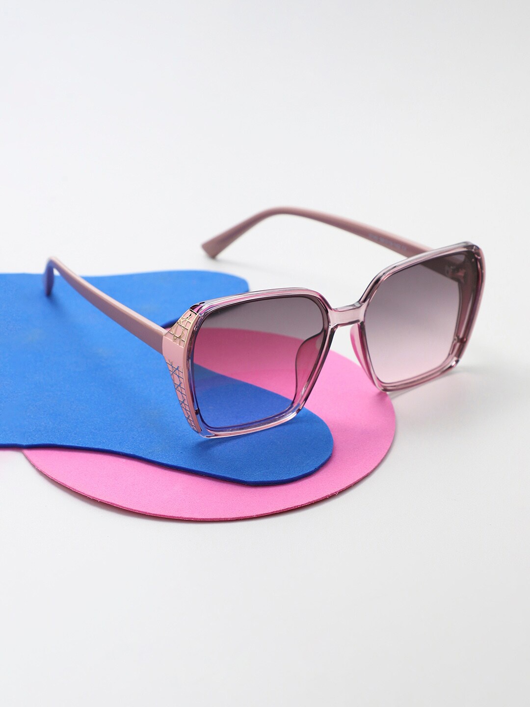 HAUTE SAUCE by Campus Sutra Women Oversized Sunglasses with UV Protected AW23_HSSG2272, Pink
HAUTE SAUCE by Campus Sutra Women Oversized Sunglasses with UV Protected AW23_HSSG2272, Pink
