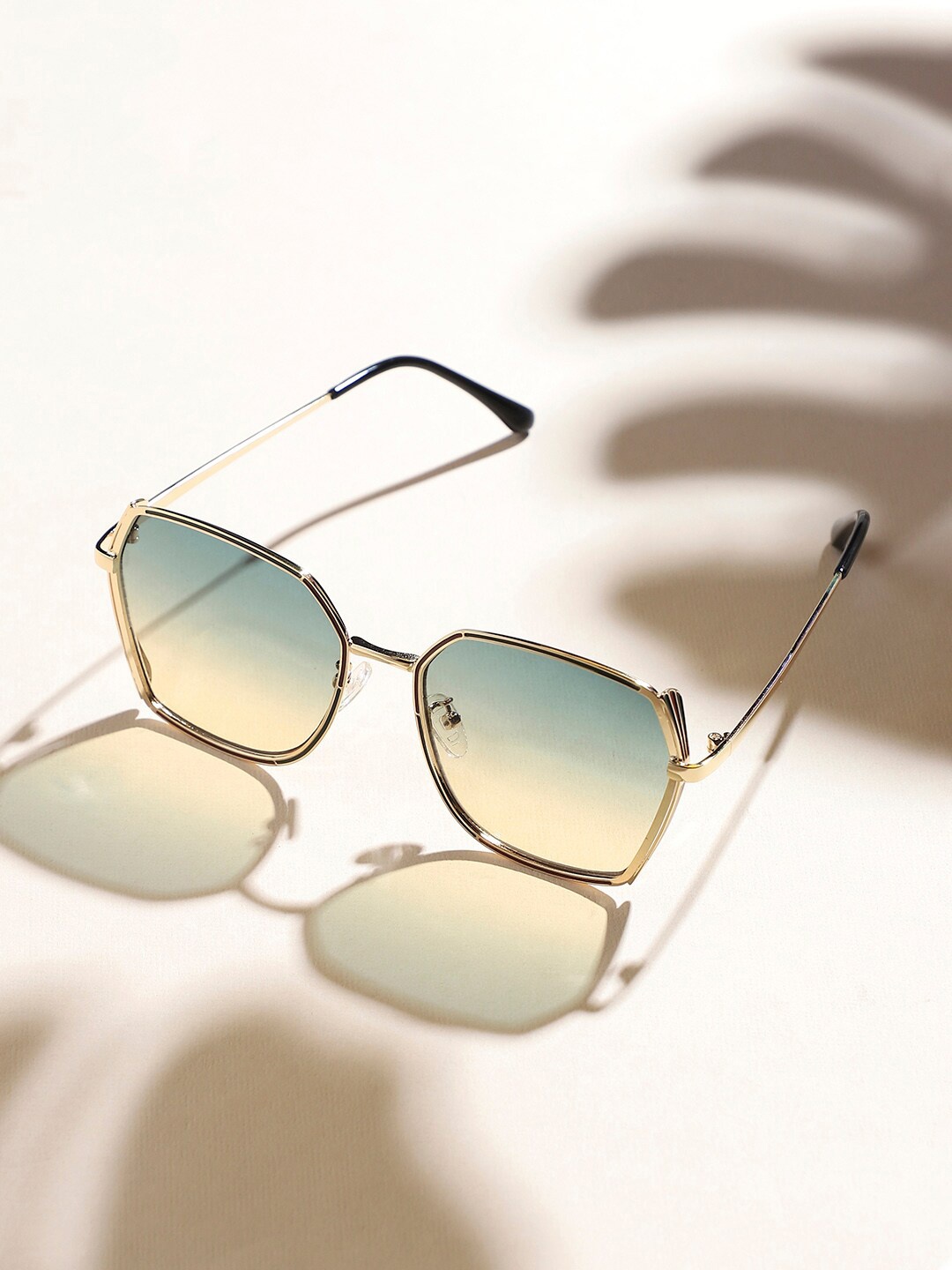 HAUTE SAUCE by Campus Sutra Women Oversized Sunglasses With UV Lens AW23_HSSG2269, Blue
HAUTE SAUCE by Campus Sutra Women Oversized Sunglasses With UV Lens AW23_HSSG2269, Blue
