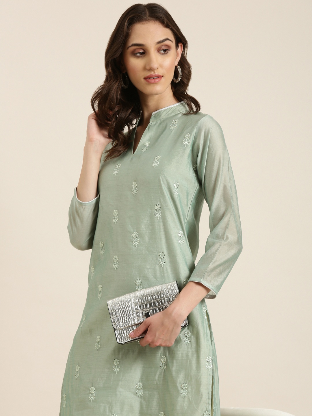 SHOWOFF Floral Embroidered Mandarin Collar Cotton Silk Straight Kurta, Sea green
SHOWOFF Floral Embroidered Mandarin Collar Cotton Silk Straight Kurta, Sea green