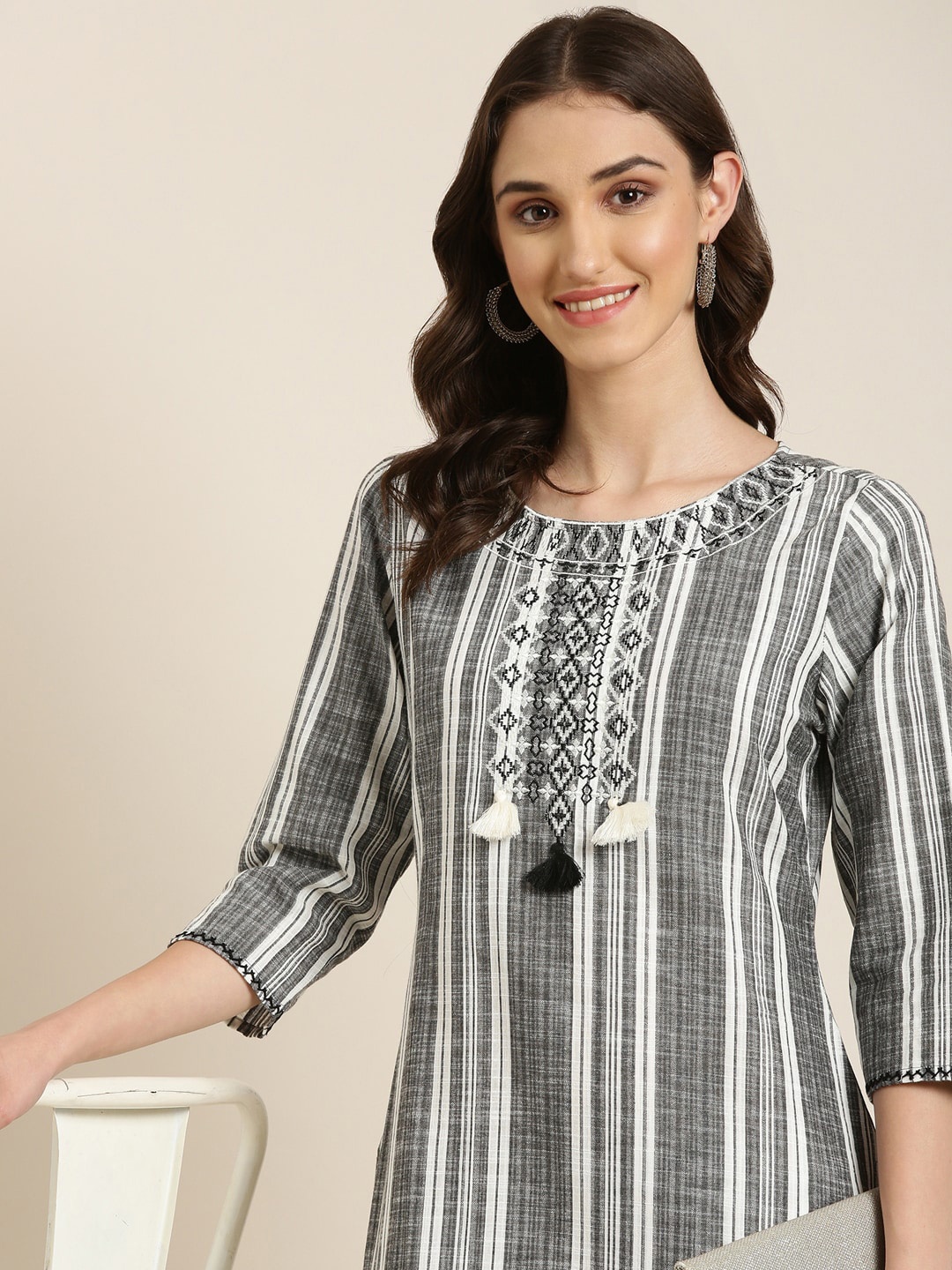 SHOWOFF Striped Thread Work Straight Kurta, Grey