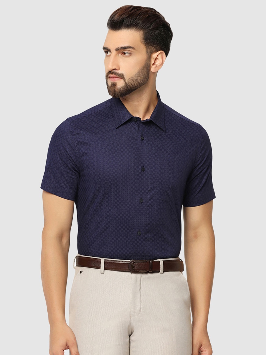 Blackberrys Straight Slim Fit Micro Ditsy Printed Pure Cotton Formal Shirt, Navy blue
Blackberrys Straight Slim Fit Micro Ditsy Printed Pure Cotton Formal Shirt, Navy blue
