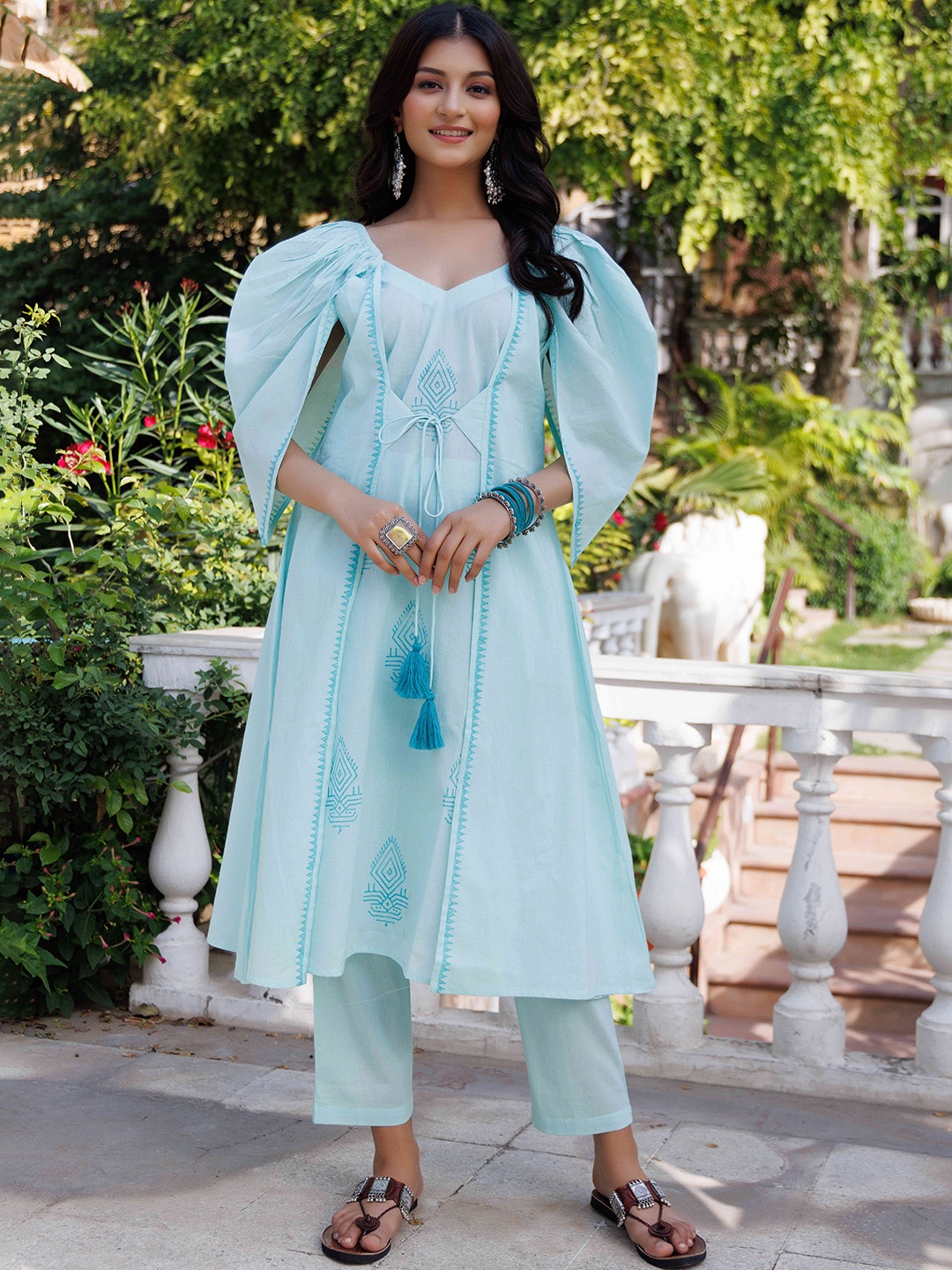 Ragavi Ethnic Motifs Printed Cape Sleeves Pure Cotton A-Line Kurta with Trousers, Blue
Ragavi Ethnic Motifs Printed Cape Sleeves Pure Cotton A-Line Kurta with Trousers, Blue
