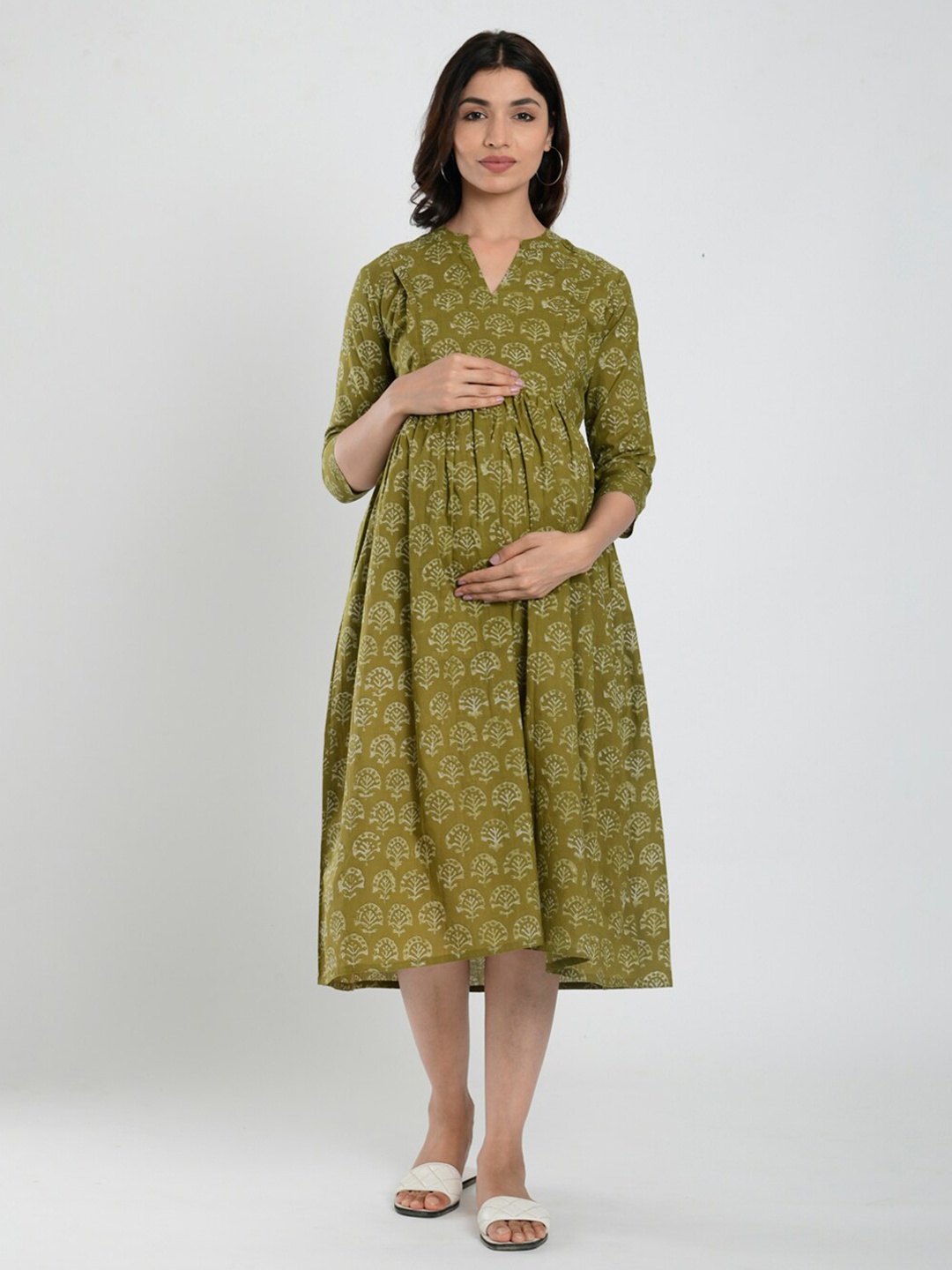 CRAFIQA Floral Printed Maternity & Nursing Pure Cotton Pleated Fit & Flare Midi Dress, Green
CRAFIQA Floral Printed Maternity & Nursing Pure Cotton Pleated Fit & Flare Midi Dress, Green