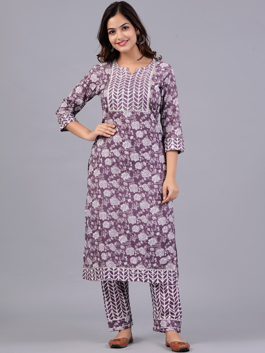 Bachuu Floral Printed Yoke Design Gotta Patti Straight Pure Cotton Kurta With Trousers, Lavender
Bachuu Floral Printed Yoke Design Gotta Patti Straight Pure Cotton Kurta With Trousers, Lavender