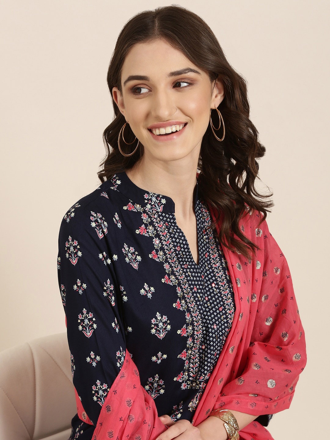 SHOWOFF Floral Printed Thread Work Mandarin Collar Kurta With Sharara & Dupatta, Navy blue
SHOWOFF Floral Printed Thread Work Mandarin Collar Kurta With Sharara & Dupatta, Navy blue