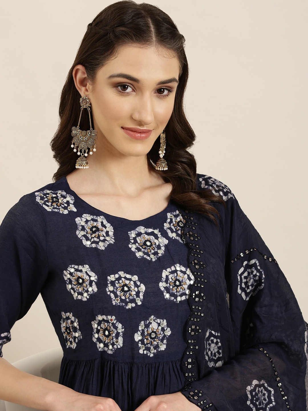 SHOWOFF Floral Printed Beads and Stones Empire Kurta With Trousers & Dupatta, Navy blue
SHOWOFF Floral Printed Beads and Stones Empire Kurta With Trousers & Dupatta, Navy blue