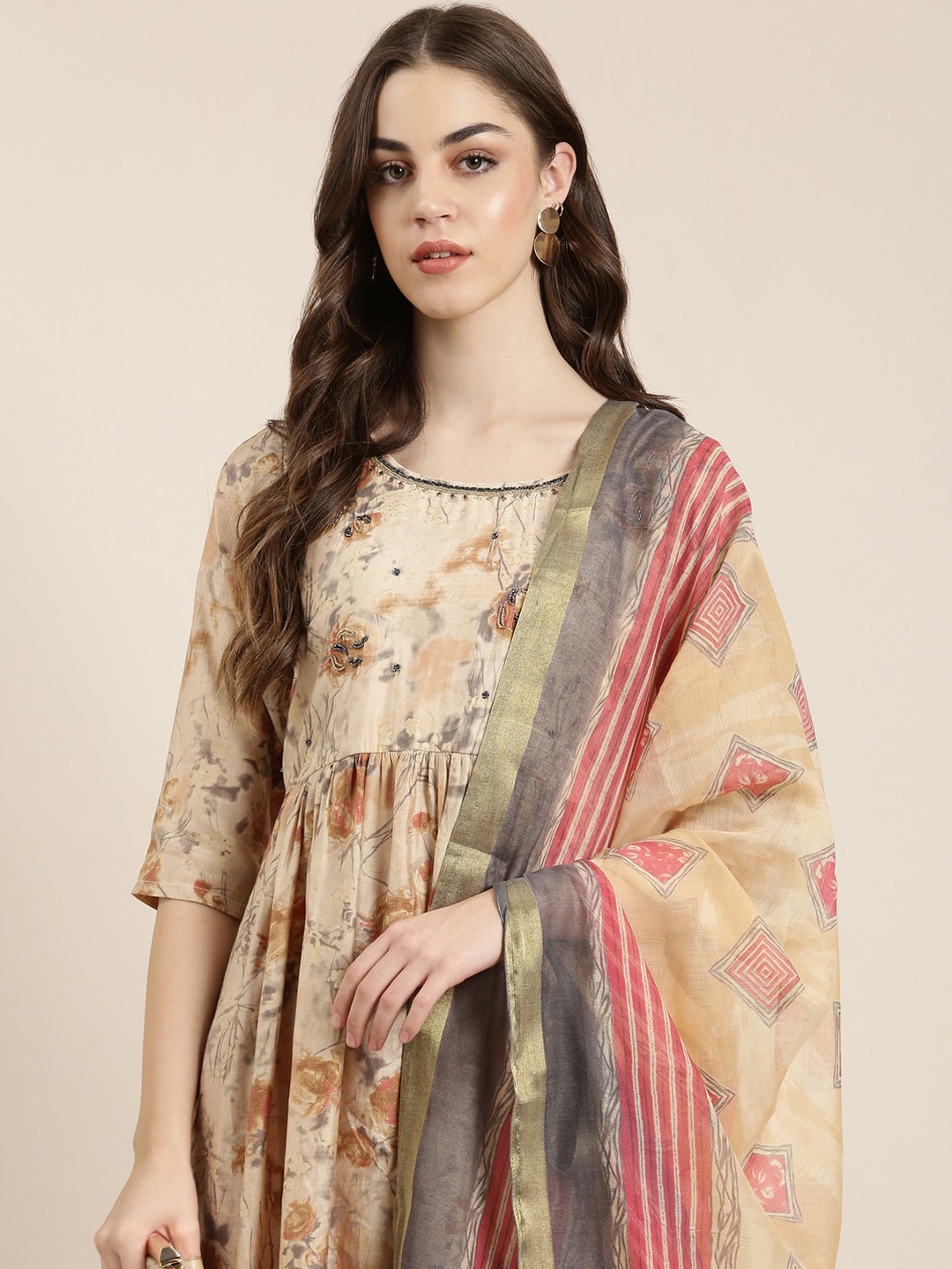 SHOWOFF Floral Printed Regular Beads And Stones Kurta With Trousers & Dupatta, Beige
SHOWOFF Floral Printed Regular Beads And Stones Kurta With Trousers & Dupatta, Beige