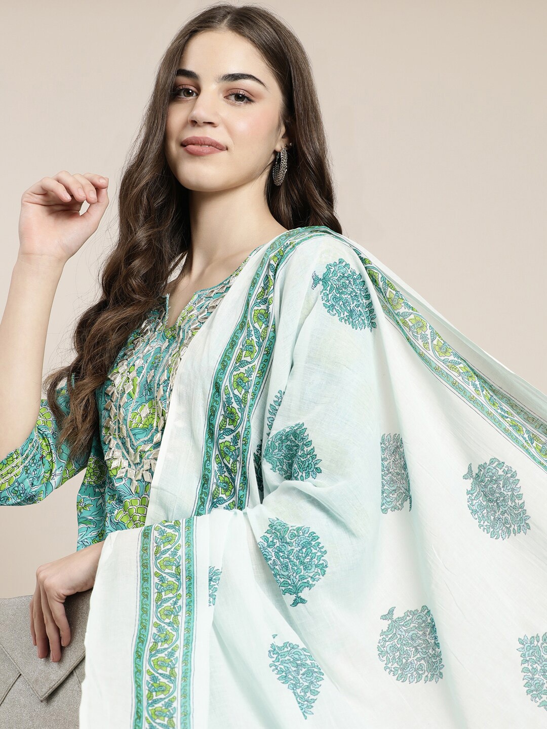 SHOWOFF Floral Printed Round Neck With Notched Straight Kurta With Trousers & Dupatta, Turquoise blue
SHOWOFF Floral Printed Round Neck With Notched Straight Kurta With Trousers & Dupatta, Turquoise blue