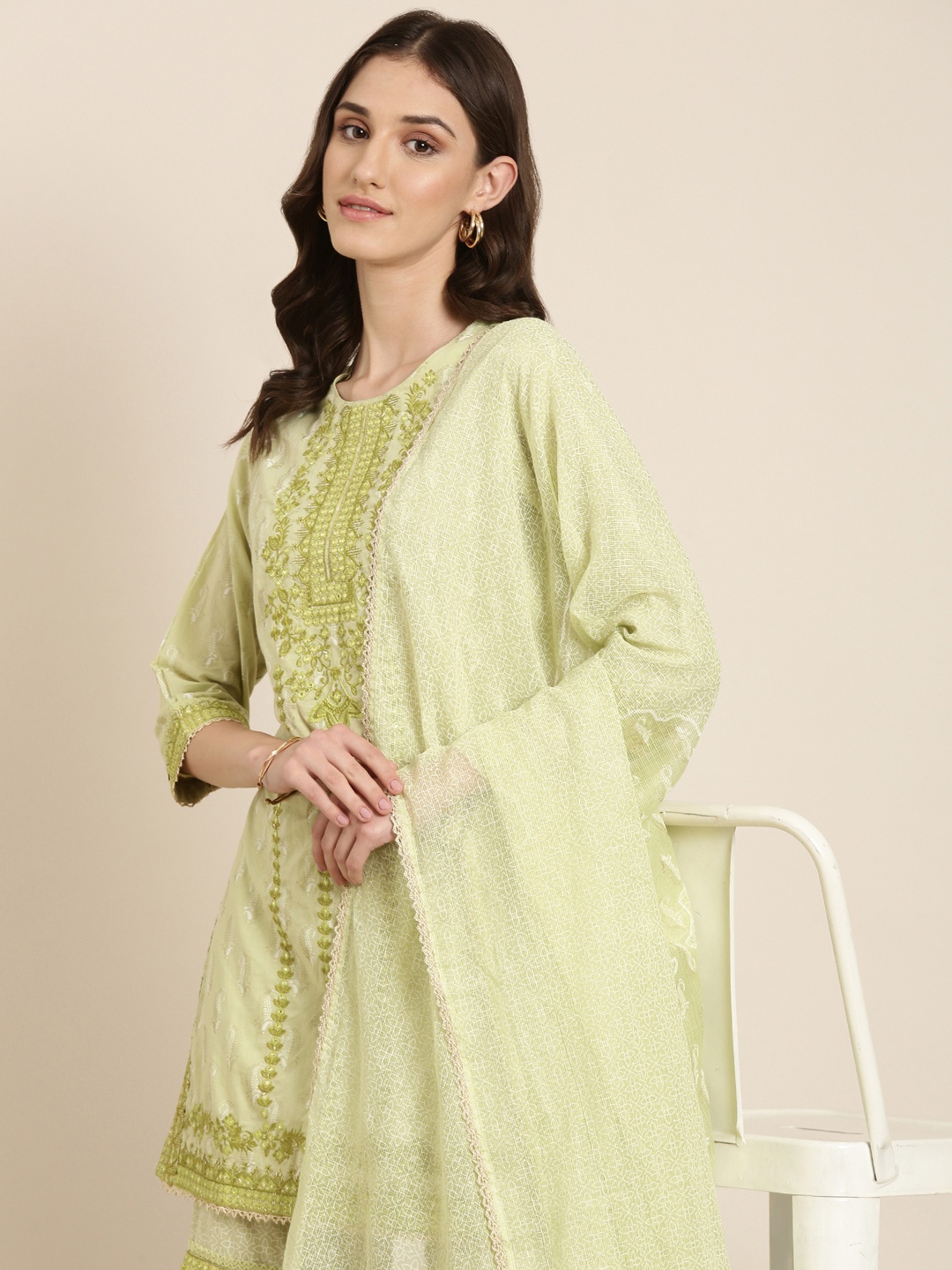 SHOWOFF Paisley Printed Sequined Thread Work Kurti with Sharara & Dupatta, Green
SHOWOFF Paisley Printed Sequined Thread Work Kurti with Sharara & Dupatta, Green