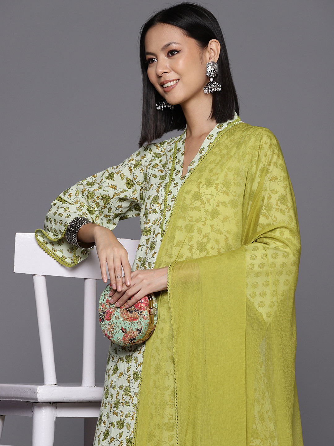 Varanga Women Floral Printed Regular Pure Cotton Kurta with Trousers & With Dupatta, Sea green
Varanga Women Floral Printed Regular Pure Cotton Kurta with Trousers & With Dupatta, Sea green