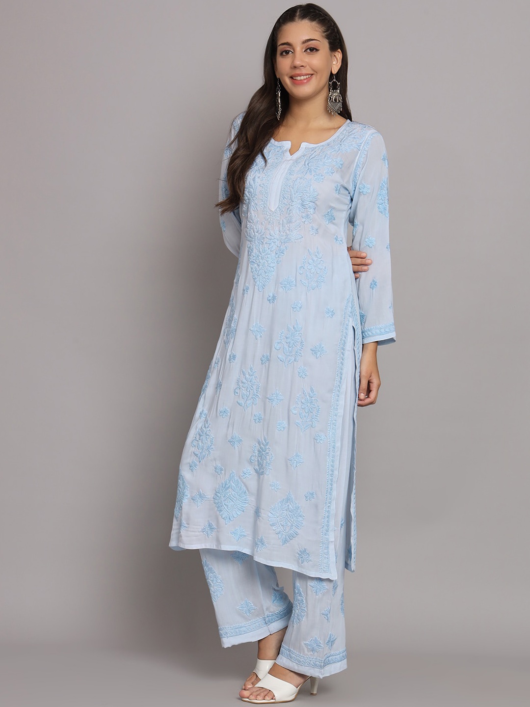 PARAMOUNT CHIKAN Ethnic Motifs Embroidered Chikankari Straight Kurta with Palazzos, Blue
PARAMOUNT CHIKAN Ethnic Motifs Embroidered Chikankari Straight Kurta with Palazzos, Blue