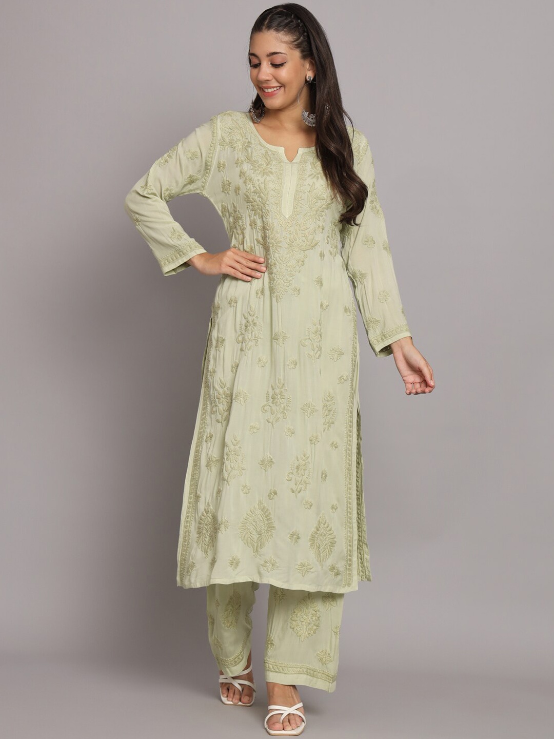 PARAMOUNT CHIKAN Ethnic Motifs Embroidered Chikankari Regular Kurta with Palazzos, Olive
PARAMOUNT CHIKAN Ethnic Motifs Embroidered Chikankari Regular Kurta with Palazzos, Olive