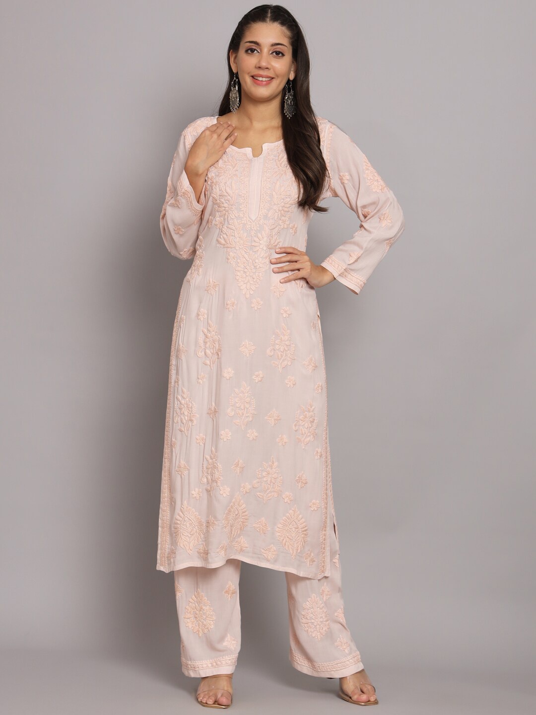 PARAMOUNT CHIKAN Ethnic Motifs Embroidered Chikankari Regular Kurta with Palazzos, Peach
PARAMOUNT CHIKAN Ethnic Motifs Embroidered Chikankari Regular Kurta with Palazzos, Peach