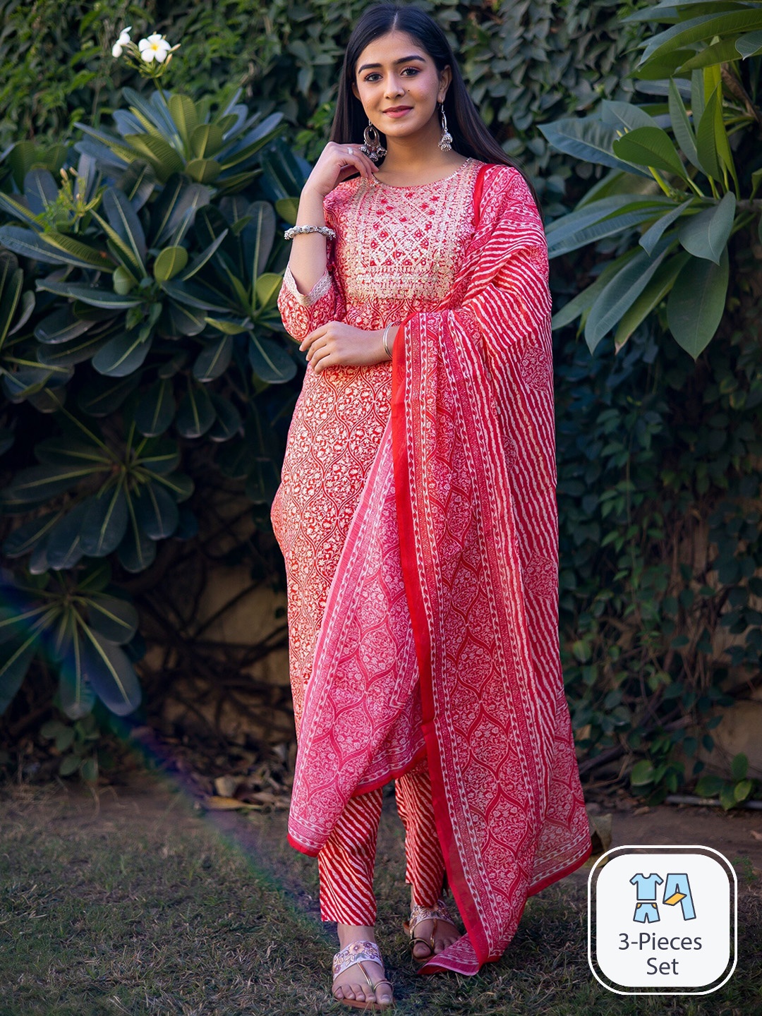 misbis Ethnic Motifs Printed Sequinned Pure Cotton Kurta with Trousers & Dupatta, Red
misbis Ethnic Motifs Printed Sequinned Pure Cotton Kurta with Trousers & Dupatta, Red