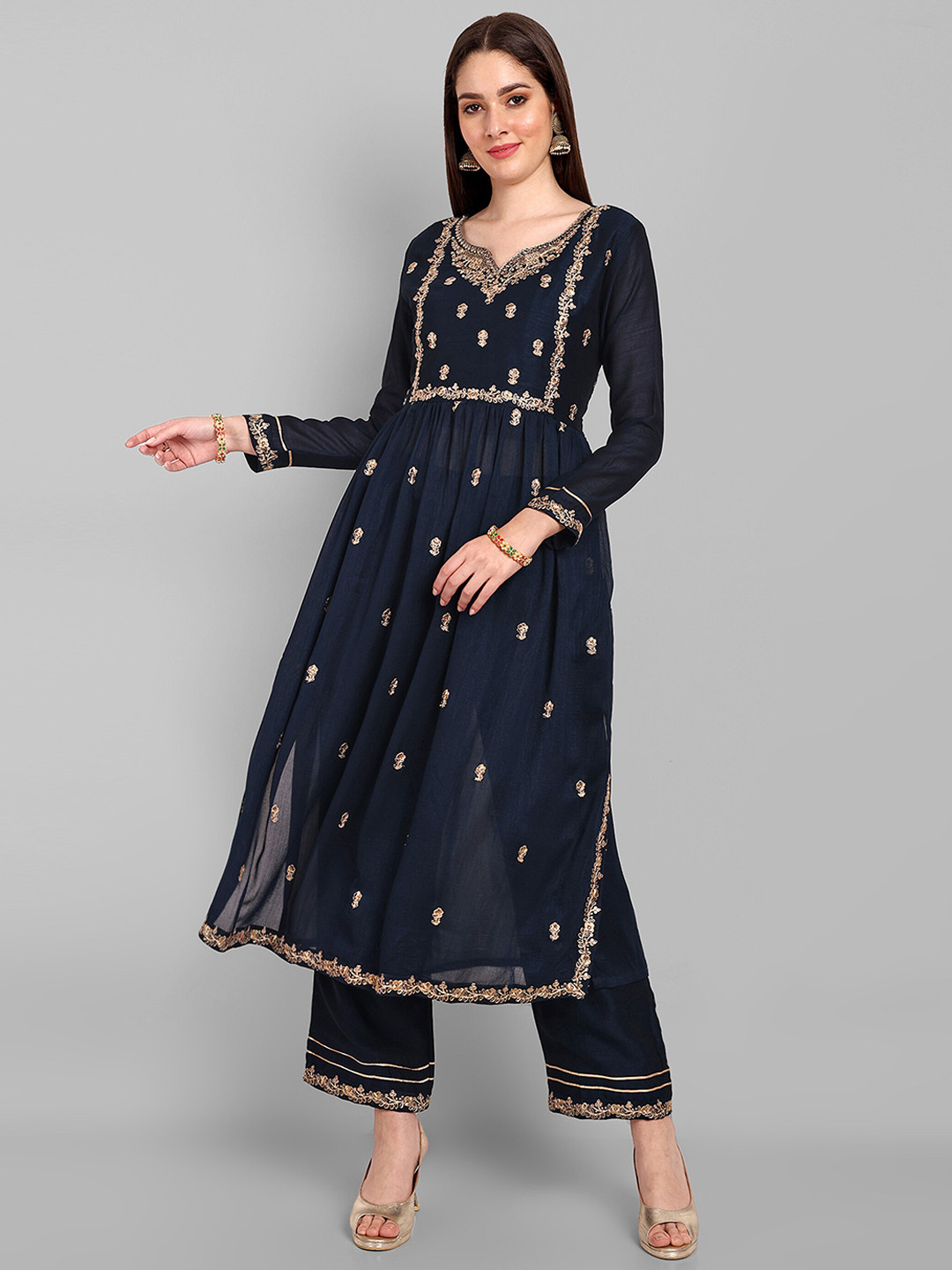 Navlik Ethnic Motifs Embroidered Kurta With Palazzos, Navy blue
Navlik Ethnic Motifs Embroidered Kurta With Palazzos, Navy blue