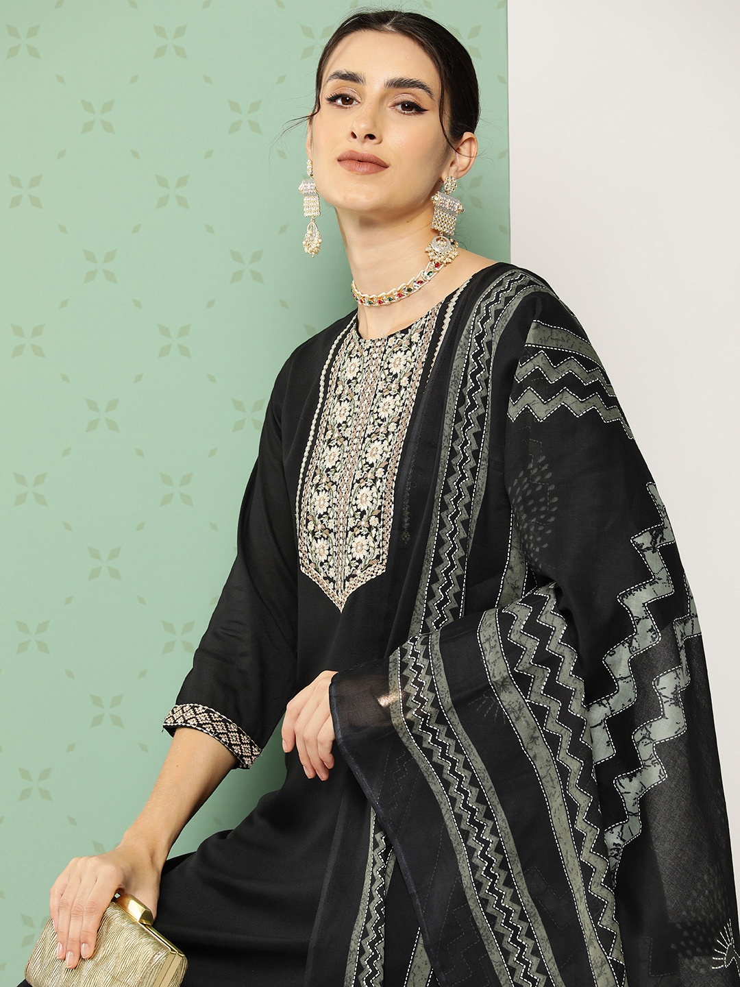 Yufta Women Floral Yoke Design Regular Chikankari Kurta with Trousers & With Dupatta, Black
Yufta Women Floral Yoke Design Regular Chikankari Kurta with Trousers & With Dupatta, Black