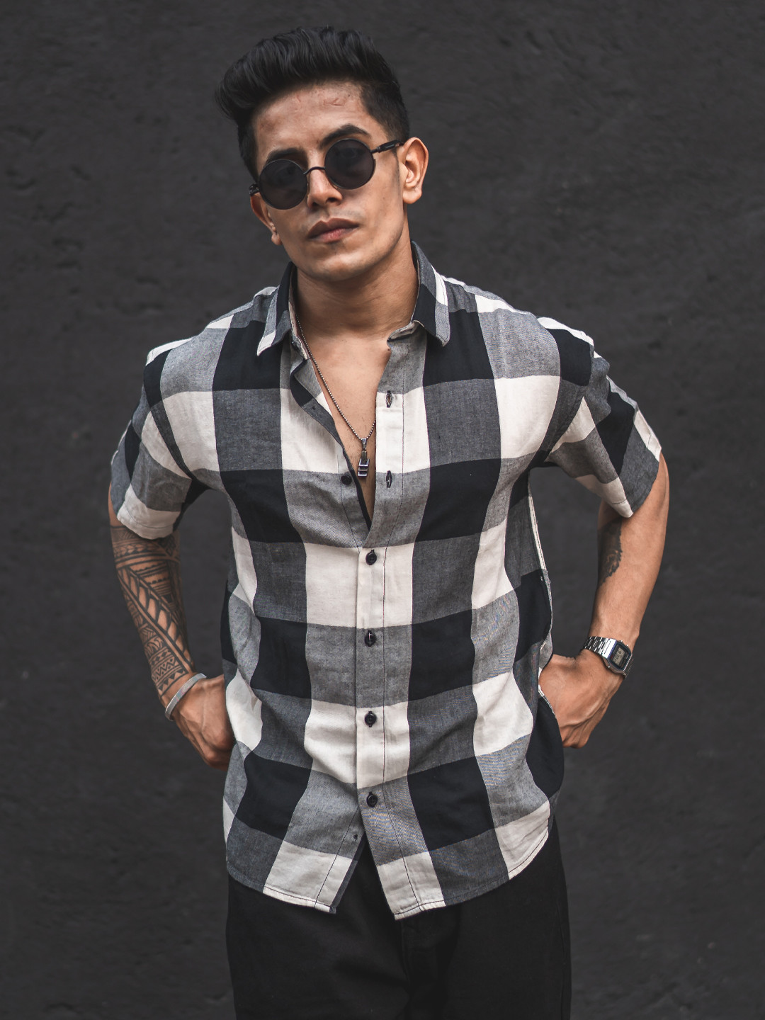 Powerlook Black India Slim Oversized Gingham Checks Drop-Shoulder Sleeves Casual Shirt
Powerlook Black India Slim Oversized Gingham Checks Drop-Shoulder Sleeves Casual Shirt