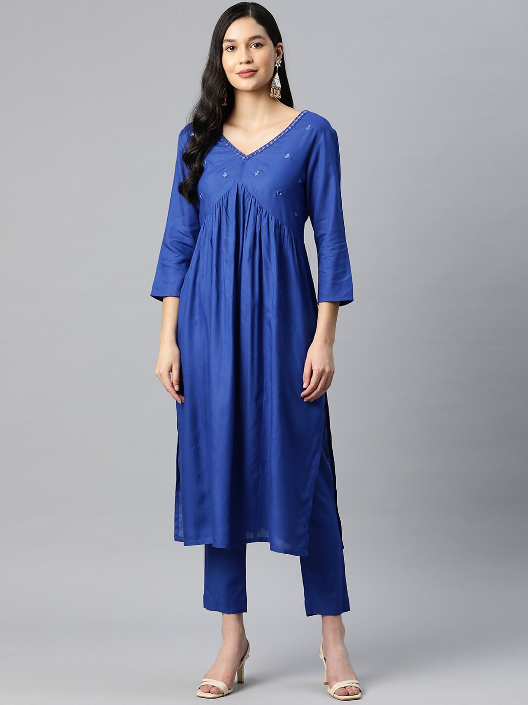 Ishin Geometric Embroidered V-Neck Mirror Work Empire Kurta With Trousers, Navy blue
Ishin Geometric Embroidered V-Neck Mirror Work Empire Kurta With Trousers, Navy blue