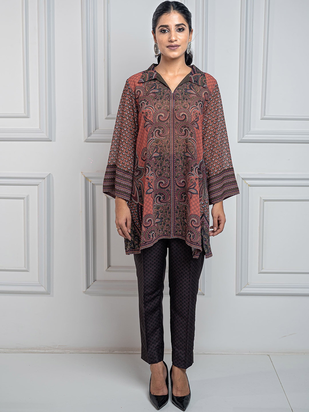 INCHING INDIA Ethnic Motifs Printed Shirt Collar Georgette Tunic With Trousers Co-Ords, Rust
INCHING INDIA Ethnic Motifs Printed Shirt Collar Georgette Tunic With Trousers Co-Ords, Rust
