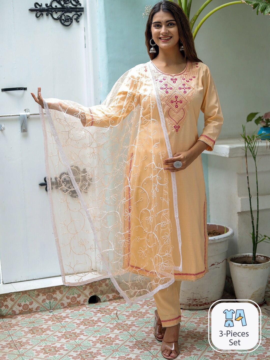 KALINI Ethnic Motifs Embroidered Regular Chikankari Kurta With Trousers & Dupatta, Cream
KALINI Ethnic Motifs Embroidered Regular Chikankari Kurta With Trousers & Dupatta, Cream