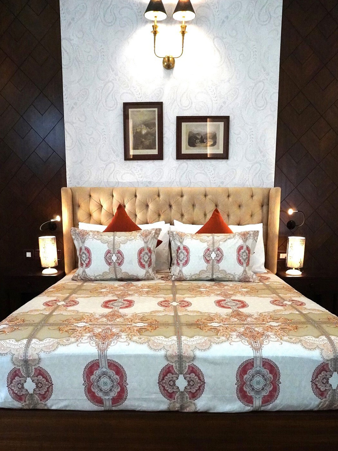 TARA- Sparkling Homes Brown & White Cotton 350 TC King Bedsheet with 2 Pillow Covers
TARA- Sparkling Homes Brown & White Cotton 350 TC King Bedsheet with 2 Pillow Covers