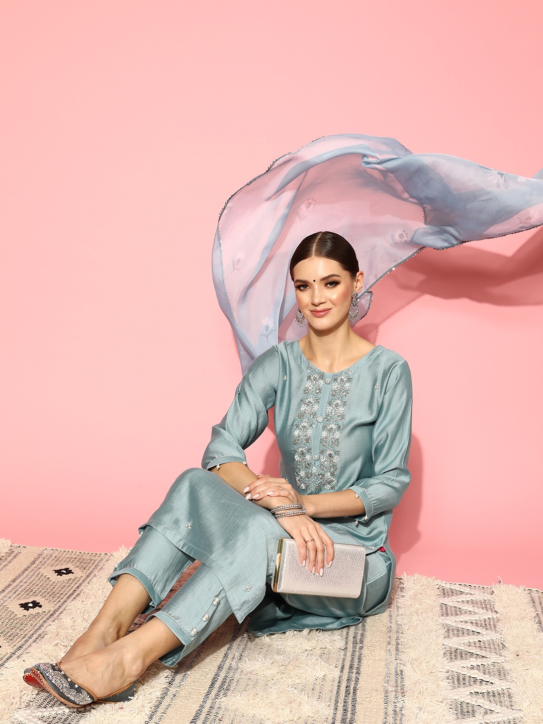 Varanga Floral Embroidered Regular Beads & Stones Kurta with Trousers & Dupatta, Blue
Varanga Floral Embroidered Regular Beads & Stones Kurta with Trousers & Dupatta, Blue
