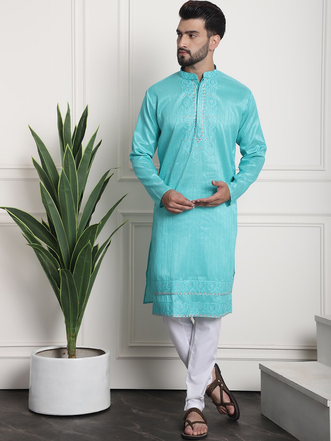 SOJANYA Ethnic Motifs Embroidered Thread Work Straight Kurta With Churidar, Sea green
SOJANYA Ethnic Motifs Embroidered Thread Work Straight Kurta With Churidar, Sea green