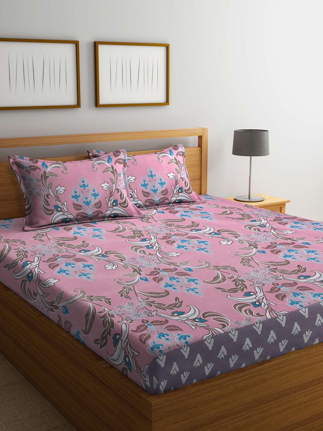KLOTTHE Pink & White Printed 300 TC Fitted Super King Double Bedsheet With 2 Pillow Covers
KLOTTHE Pink & White Printed 300 TC Fitted Super King Double Bedsheet With 2 Pillow Covers