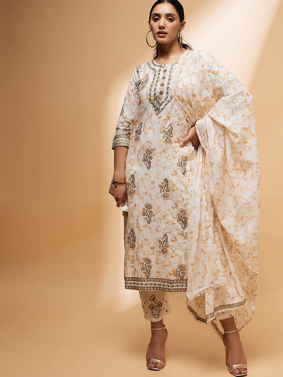 all about you Floral Printed Mirror Work Pure Cotton Kurta with Trousers & With, White
all about you Floral Printed Mirror Work Pure Cotton Kurta with Trousers & With, White