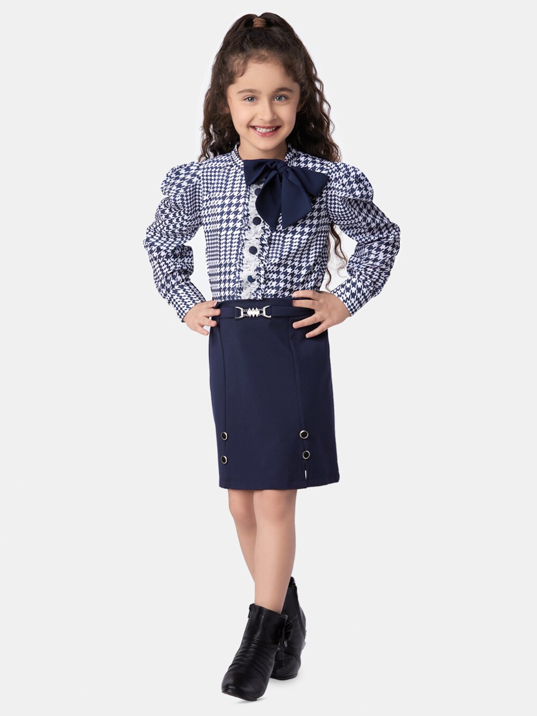 Peppermint Girls Dog-Toothed Printed Puff Sleeve Bow & Belted A-Line Dress, Navy blue
Peppermint Girls Dog-Toothed Printed Puff Sleeve Bow & Belted A-Line Dress, Navy blue
