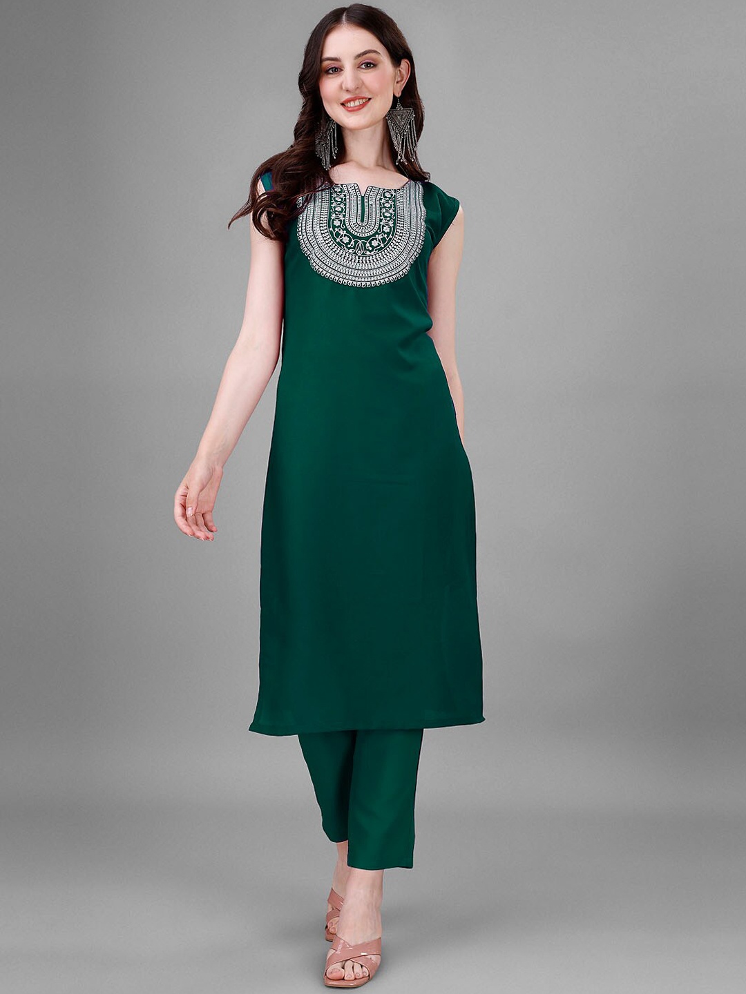 Femvy Ethnic Motifs Yoke Design Notched Neck Thread Work Straight Kurta & Trousers, Green
Femvy Ethnic Motifs Yoke Design Notched Neck Thread Work Straight Kurta & Trousers, Green