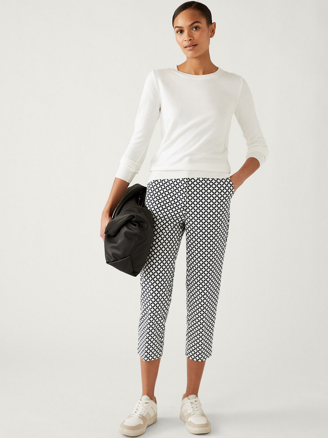 Marks & Spencer Women Geometric Printed Slim Fit High-Rise Cropped Trousers, Navy blue
Marks & Spencer Women Geometric Printed Slim Fit High-Rise Cropped Trousers, Navy blue
