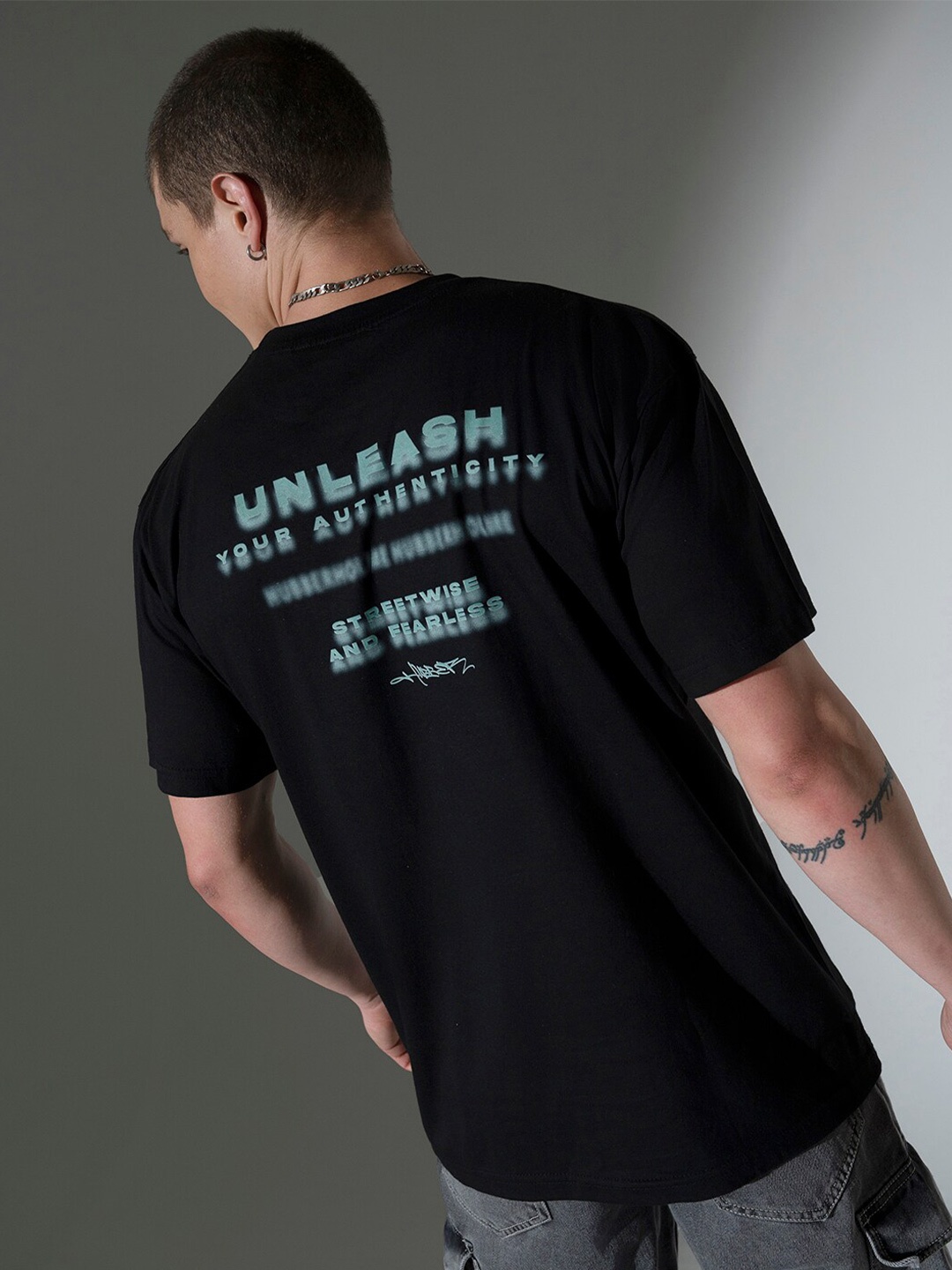 Hubberholme Typography Printed Drop-Shoulder Sleeves Pure Cotton Relaxed Fit T-shirt, Black
Hubberholme Typography Printed Drop-Shoulder Sleeves Pure Cotton Relaxed Fit T-shirt, Black