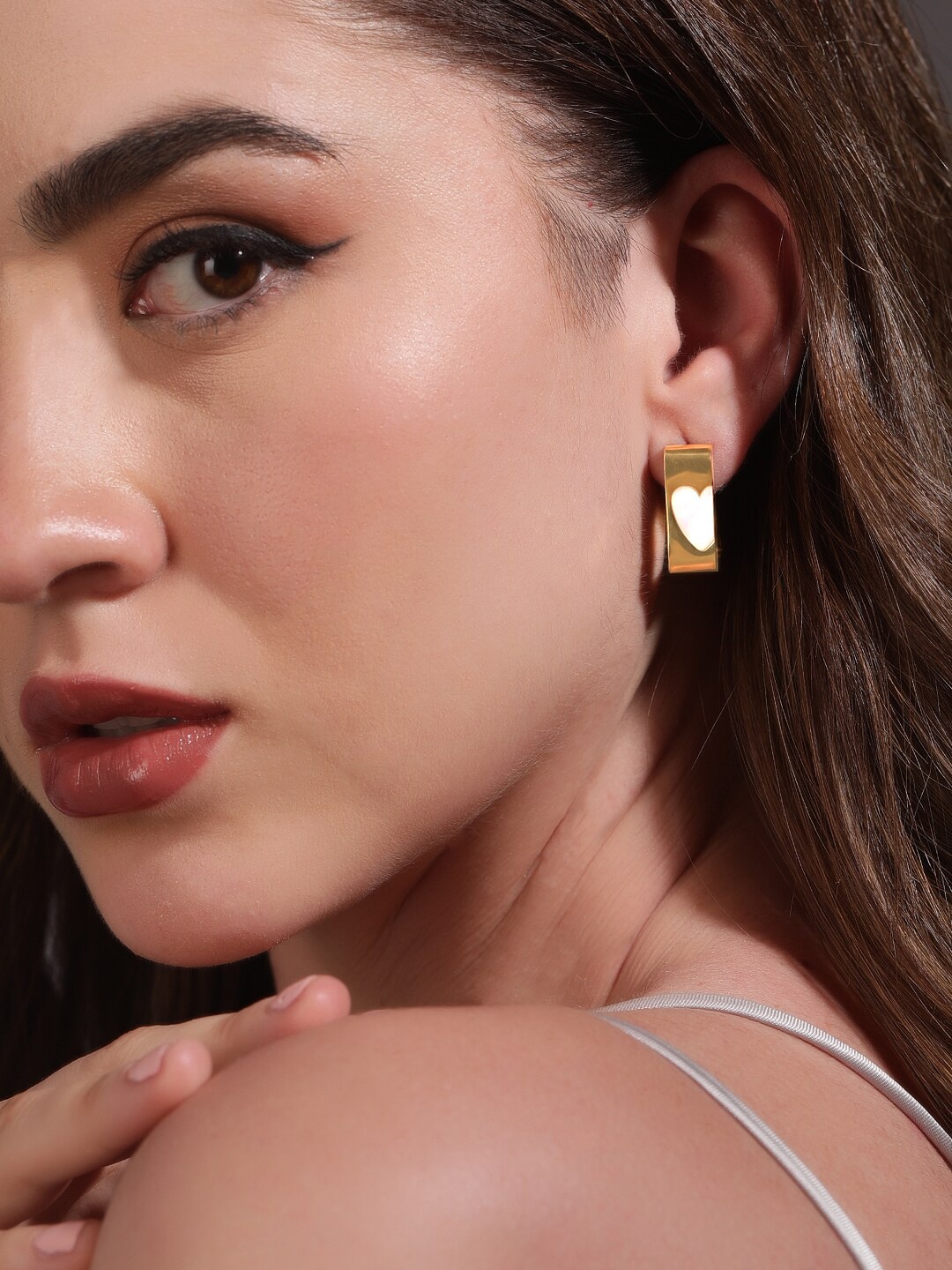 Rubans Voguish 22k Gold Plated Waterproof Shell Studded Tarnish Free Open Hoop Earrings
Rubans Voguish 22k Gold Plated Waterproof Shell Studded Tarnish Free Open Hoop Earrings