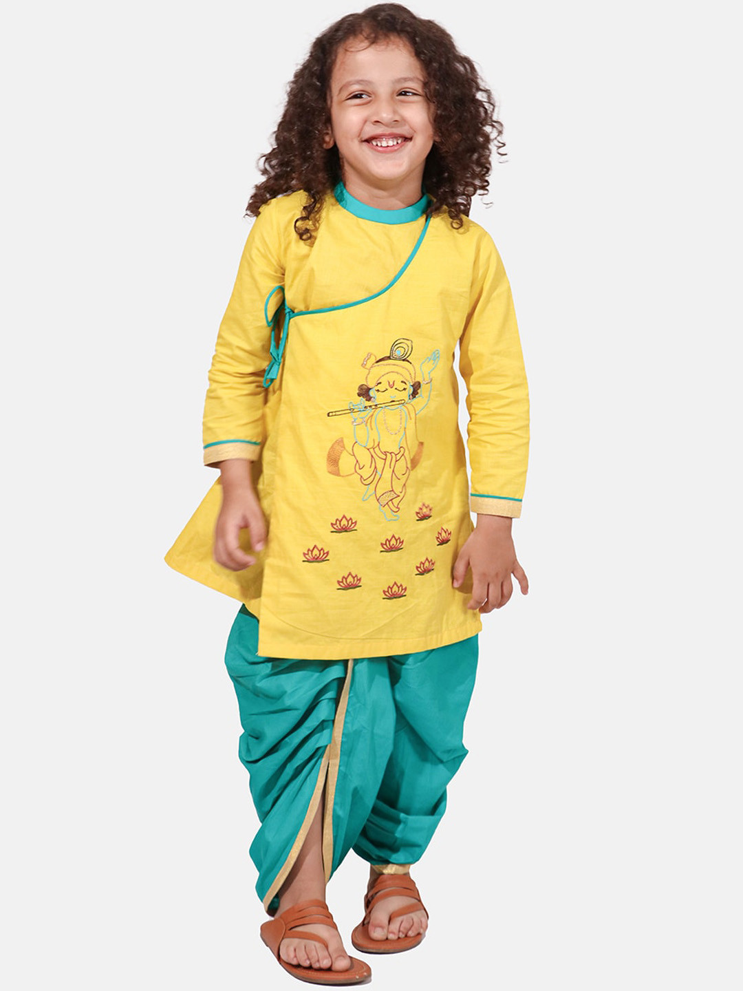 Whistle & Hops Boys Ethnic Motifs Embroidered Angrakha Thread Work Pure Cotton Kurta Set, Yellow
Whistle & Hops Boys Ethnic Motifs Embroidered Angrakha Thread Work Pure Cotton Kurta Set, Yellow