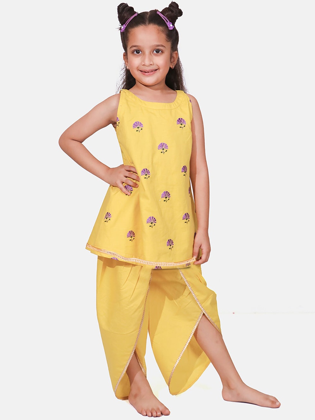 Whistle & Hops Girls Ethnic Motifs Embroidered Thread Work Pure Cotton Kurta Set, Yellow
Whistle & Hops Girls Ethnic Motifs Embroidered Thread Work Pure Cotton Kurta Set, Yellow